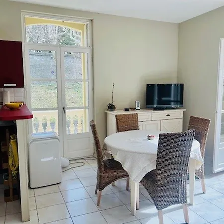 F2 Avec Balcon, Centre-ville, 2 Pers, Proche Cures, Animaux Admis - Fr-1-703-183