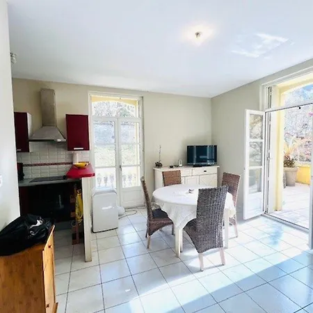F2 Avec Balcon, Centre-ville, 2 Pers, Proche Cures, Animaux Admis - Fr-1-703-183