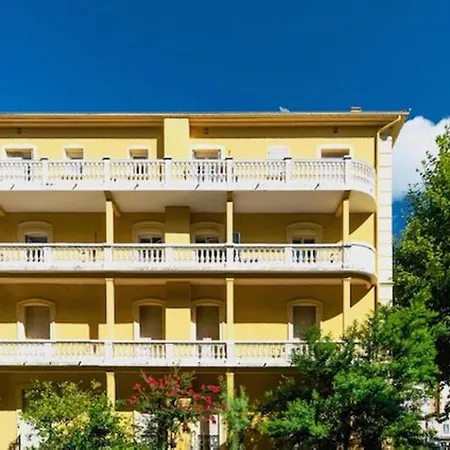 F2 Avec Balcon, Centre-ville, 2 Pers, Proche Cures, Animaux Admis - Fr-1-703-183 * Amélie-les-Bains-Palalda