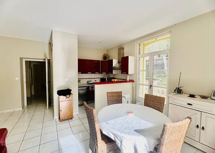 F2 Avec Balcon, Centre-ville, 2 Pers, Proche Cures, Animaux Admis - Fr-1-703-183 Apartment