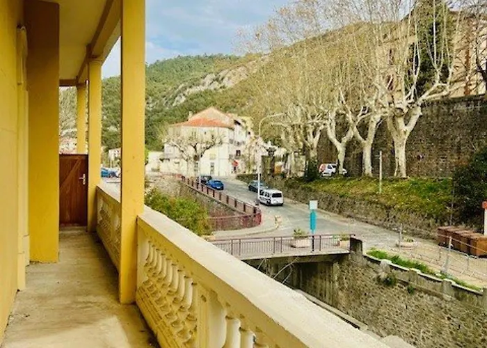 F2 Avec Balcon, Centre-ville, 2 Pers, Proche Cures, Animaux Admis - Fr-1-703-183 Apartment *