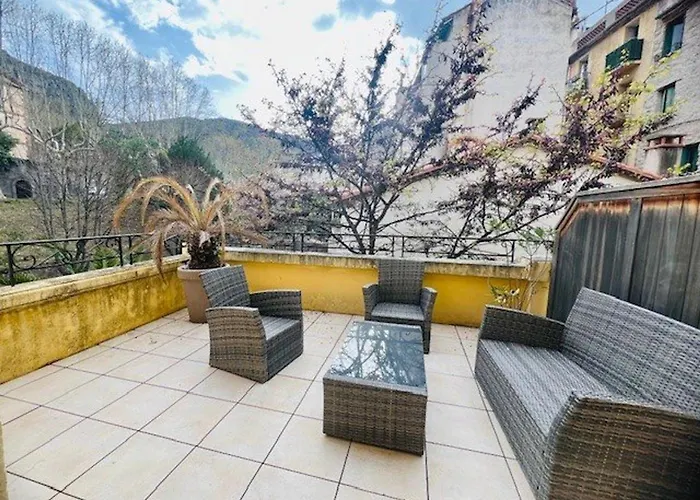 F2 Avec Balcon, Centre-ville, 2 Pers, Proche Cures, Animaux Admis - Fr-1-703-183 Apartment